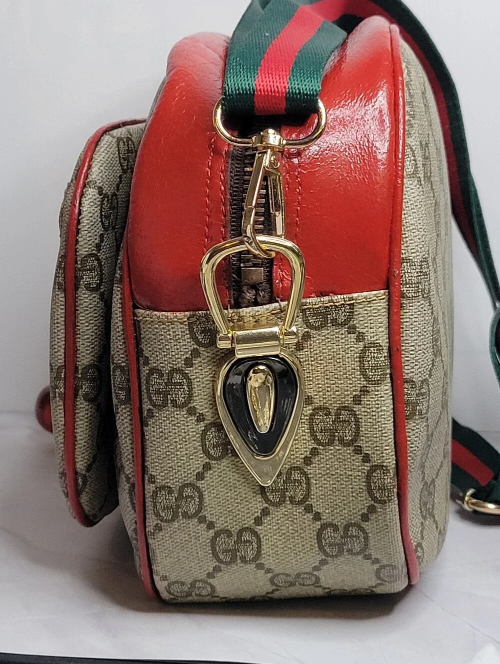 GUARANTEED AUTHENTIC/VINTAGE 1970s GUCCI, CROSSBODY 10" X 7" X 3" - Picture 4 of 13
